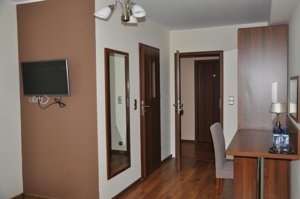 Palac Parkowy W Parnowie Bed and Breakfast Cieszyn Habitación foto