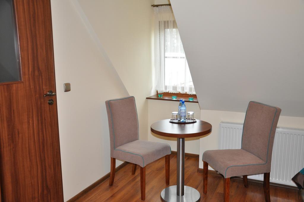 Palac Parkowy W Parnowie Bed and Breakfast Cieszyn Habitación foto